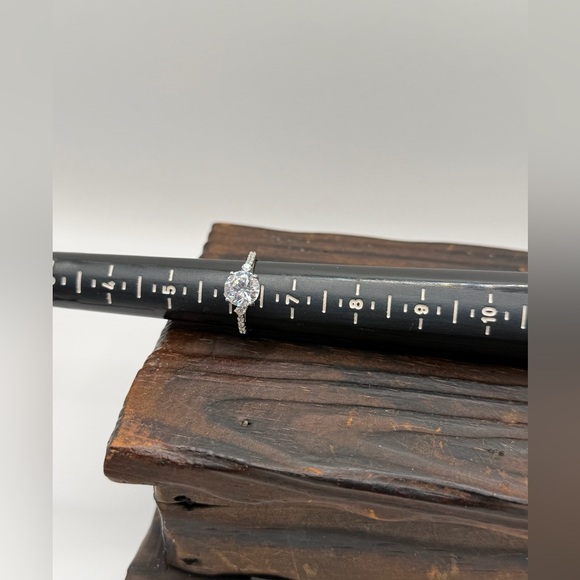 NWOT Brilliant One Carat Cubic Zirconia in 925 Sterling Silver Ring - Picture 3 of 8